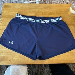Under Amour Size Medium Navy shorts